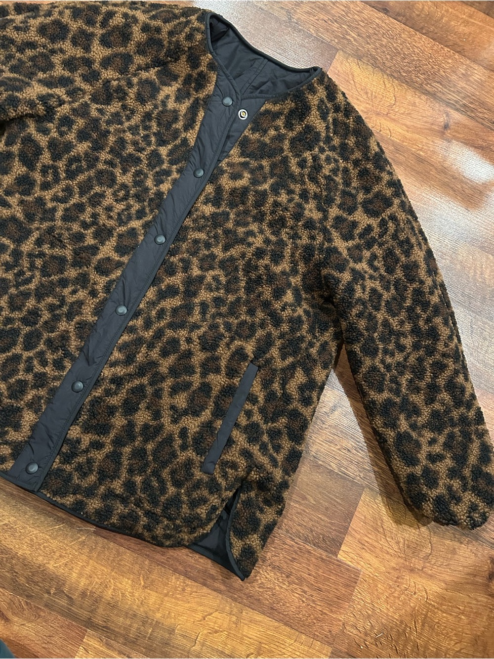 AYR Women's Reversible Fleece Coat in Leopard Print and Black Small - The Chalet - Picture 2 of 10